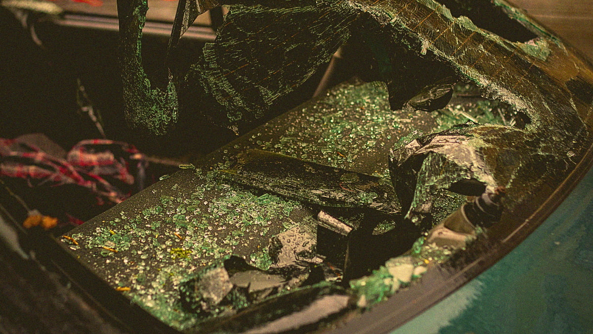 Image of a car with destroyed windshield used in comprehensive car insurance article